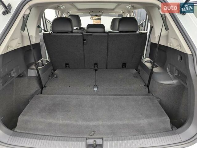 Белый Фольксваген Тигуан, объемом двигателя 2 л и пробегом 160 тыс. км за 18300 $, фото 12 на Automoto.ua