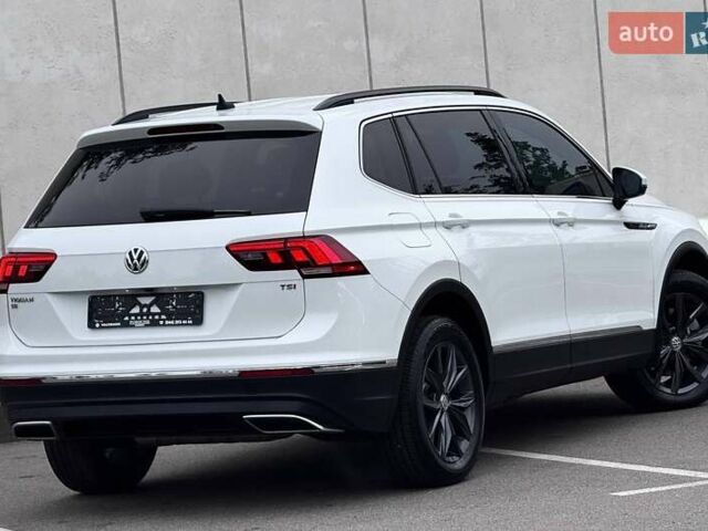 Белый Фольксваген Тигуан, объемом двигателя 2 л и пробегом 135 тыс. км за 21500 $, фото 12 на Automoto.ua