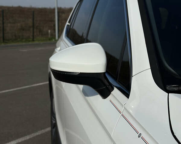 Белый Фольксваген Тигуан, объемом двигателя 2 л и пробегом 192 тыс. км за 17200 $, фото 17 на Automoto.ua