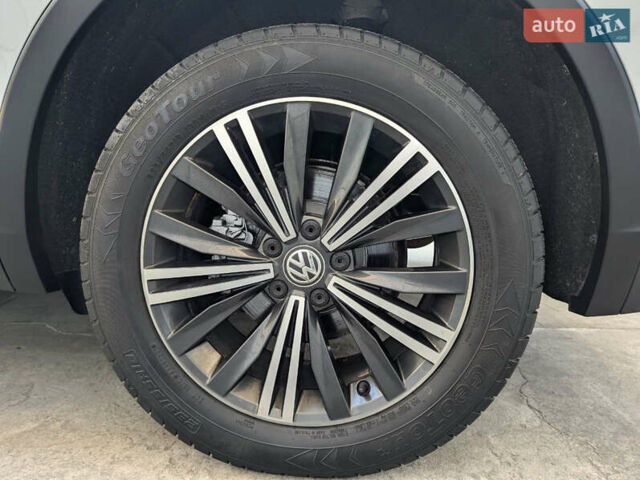 Белый Фольксваген Тигуан, объемом двигателя 1.98 л и пробегом 100 тыс. км за 23100 $, фото 29 на Automoto.ua