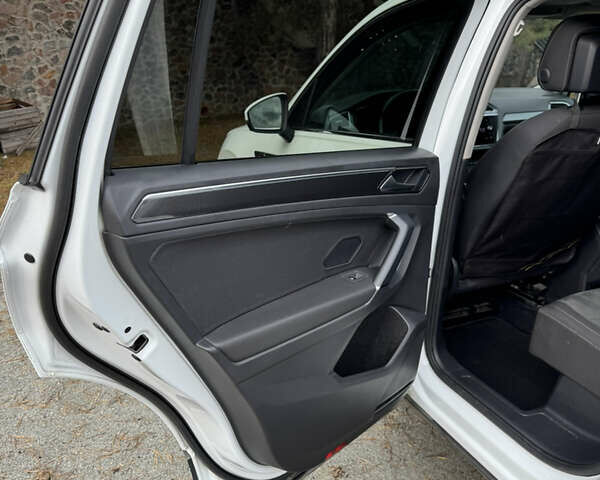 Білий Фольксваген Тігуан, об'ємом двигуна 1.98 л та пробігом 180 тис. км за 28700 $, фото 9 на Automoto.ua