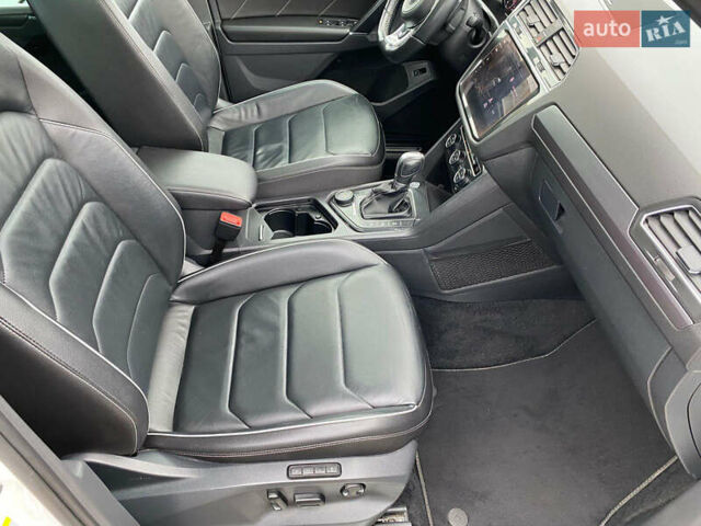 Білий Фольксваген Тігуан, об'ємом двигуна 2 л та пробігом 182 тис. км за 31600 $, фото 82 на Automoto.ua