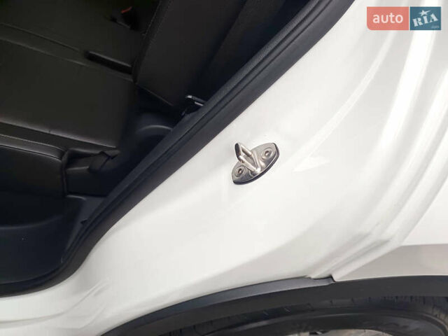 Білий Фольксваген Тігуан, об'ємом двигуна 2 л та пробігом 145 тис. км за 23600 $, фото 17 на Automoto.ua