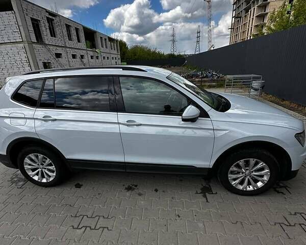 Білий Фольксваген Тігуан, об'ємом двигуна 2 л та пробігом 224 тис. км за 14800 $, фото 6 на Automoto.ua