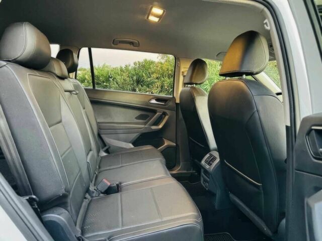 Белый Фольксваген Тигуан, объемом двигателя 2 л и пробегом 40 тыс. км за 4600 $, фото 9 на Automoto.ua