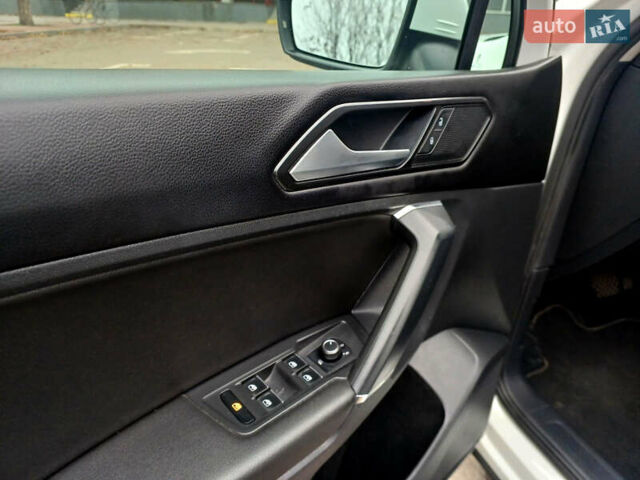 Білий Фольксваген Тігуан, об'ємом двигуна 2 л та пробігом 145 тис. км за 23600 $, фото 32 на Automoto.ua