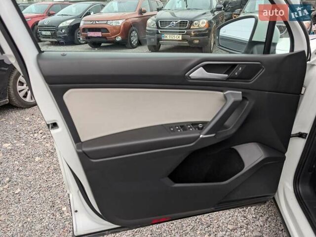 Білий Фольксваген Тігуан, об'ємом двигуна 1.98 л та пробігом 123 тис. км за 17550 $, фото 25 на Automoto.ua