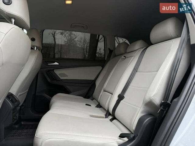 Белый Фольксваген Тигуан, объемом двигателя 1.98 л и пробегом 99 тыс. км за 20999 $, фото 42 на Automoto.ua