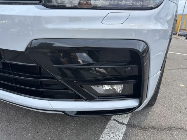 Белый Фольксваген Тигуан, объемом двигателя 2 л и пробегом 121 тыс. км за 22600 $, фото 2 на Automoto.ua