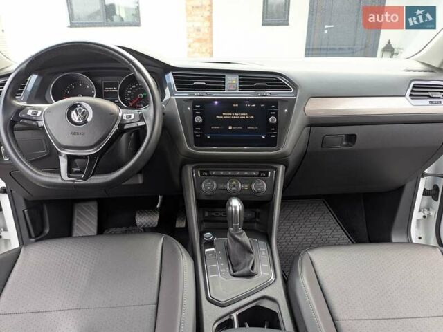 Белый Фольксваген Тигуан, объемом двигателя 2 л и пробегом 160 тыс. км за 18300 $, фото 17 на Automoto.ua