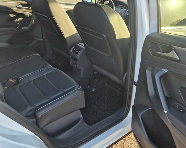 Белый Фольксваген Тигуан, объемом двигателя 1.98 л и пробегом 160 тыс. км за 29000 $, фото 19 на Automoto.ua