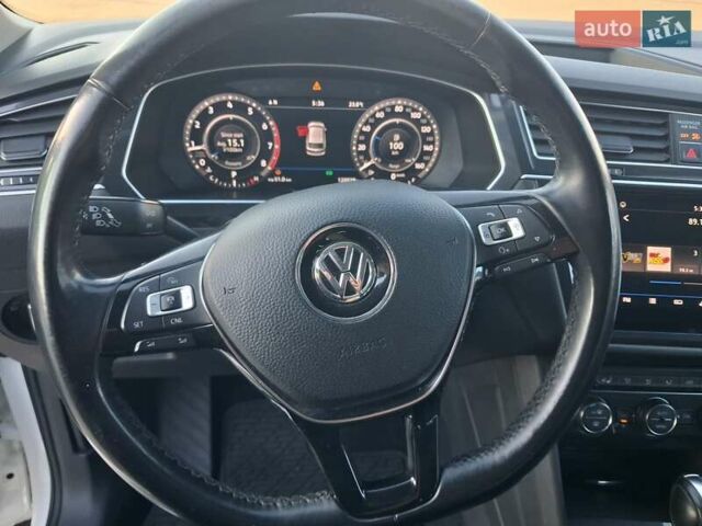 Білий Фольксваген Тігуан, об'ємом двигуна 2 л та пробігом 120 тис. км за 23400 $, фото 17 на Automoto.ua
