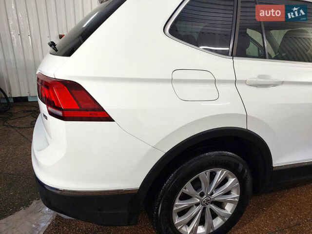 Білий Фольксваген Тігуан, об'ємом двигуна 2 л та пробігом 145 тис. км за 23600 $, фото 60 на Automoto.ua
