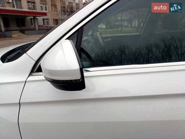 Білий Фольксваген Тігуан, об'ємом двигуна 2 л та пробігом 145 тис. км за 23600 $, фото 54 на Automoto.ua