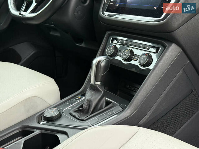 Белый Фольксваген Тигуан, объемом двигателя 1.98 л и пробегом 99 тыс. км за 20999 $, фото 41 на Automoto.ua