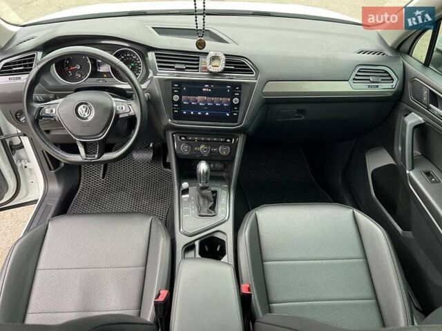 Белый Фольксваген Тигуан, объемом двигателя 2 л и пробегом 64 тыс. км за 17900 $, фото 19 на Automoto.ua