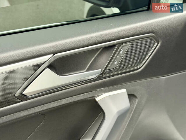 Білий Фольксваген Тігуан, об'ємом двигуна 2 л та пробігом 66 тис. км за 30999 $, фото 44 на Automoto.ua