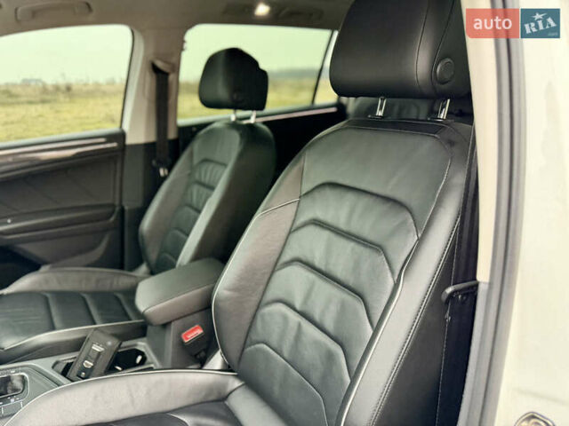 Білий Фольксваген Тігуан, об'ємом двигуна 2 л та пробігом 66 тис. км за 30999 $, фото 50 на Automoto.ua