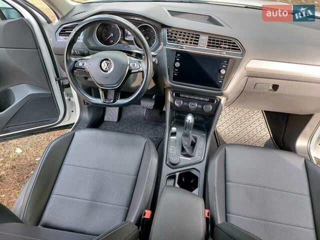 Белый Фольксваген Тигуан, объемом двигателя 2 л и пробегом 162 тыс. км за 21200 $, фото 6 на Automoto.ua