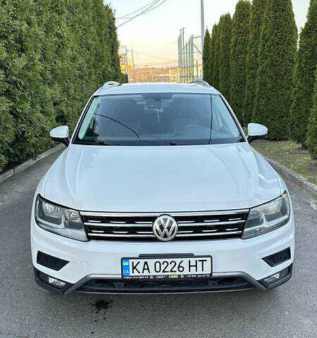 Белый Фольксваген Тигуан, объемом двигателя 1.98 л и пробегом 123 тыс. км за 23000 $, фото 1 на Automoto.ua