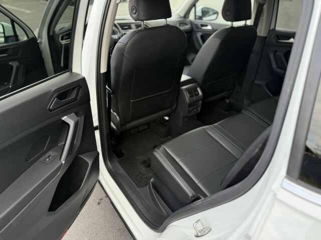 Белый Фольксваген Тигуан, объемом двигателя 2 л и пробегом 175 тыс. км за 18399 $, фото 17 на Automoto.ua