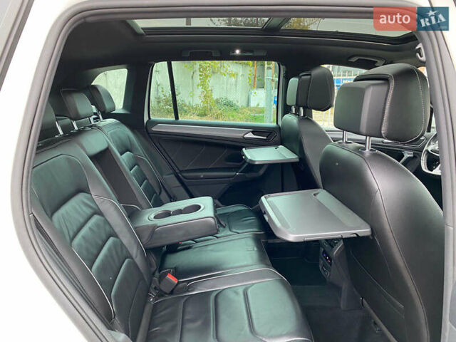 Білий Фольксваген Тігуан, об'ємом двигуна 2 л та пробігом 182 тис. км за 31600 $, фото 79 на Automoto.ua