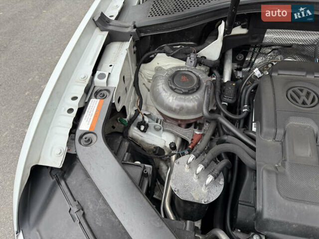 Білий Фольксваген Тігуан, об'ємом двигуна 2 л та пробігом 66 тис. км за 30999 $, фото 98 на Automoto.ua