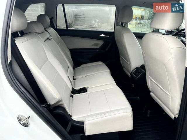 Белый Фольксваген Тигуан, объемом двигателя 1.98 л и пробегом 252 тыс. км за 14499 $, фото 9 на Automoto.ua