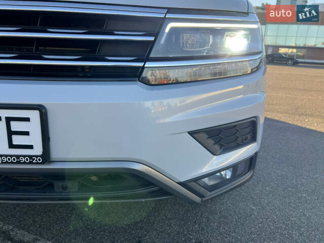 Белый Фольксваген Тигуан, объемом двигателя 2 л и пробегом 84 тыс. км за 22700 $, фото 26 на Automoto.ua