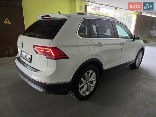 Белый Фольксваген Тигуан, объемом двигателя 2 л и пробегом 102 тыс. км за 25500 $, фото 1 на Automoto.ua