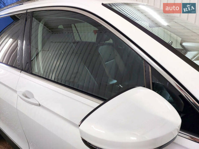 Білий Фольксваген Тігуан, об'ємом двигуна 2 л та пробігом 145 тис. км за 23600 $, фото 55 на Automoto.ua