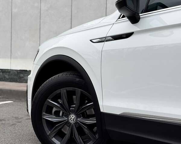 Белый Фольксваген Тигуан, объемом двигателя 2 л и пробегом 135 тыс. км за 21500 $, фото 7 на Automoto.ua