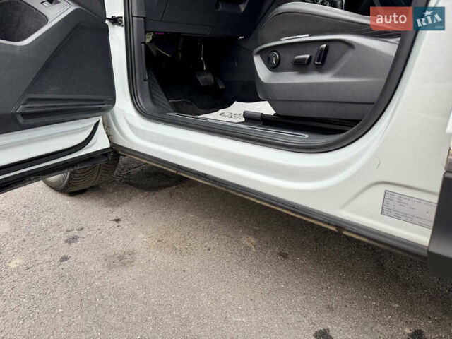Білий Фольксваген Тігуан, об'ємом двигуна 2 л та пробігом 66 тис. км за 30999 $, фото 46 на Automoto.ua