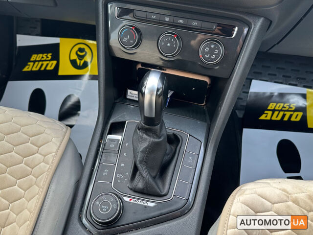 Белый Фольксваген Тигуан, объемом двигателя 2 л и пробегом 116 тыс. км за 19500 $, фото 19 на Automoto.ua