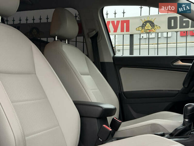 Белый Фольксваген Тигуан, объемом двигателя 1.98 л и пробегом 99 тыс. км за 20999 $, фото 38 на Automoto.ua