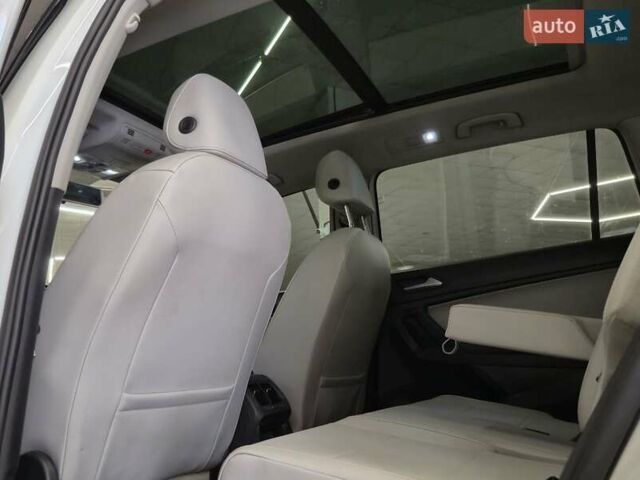 Белый Фольксваген Тигуан, объемом двигателя 2 л и пробегом 142 тыс. км за 21699 $, фото 8 на Automoto.ua