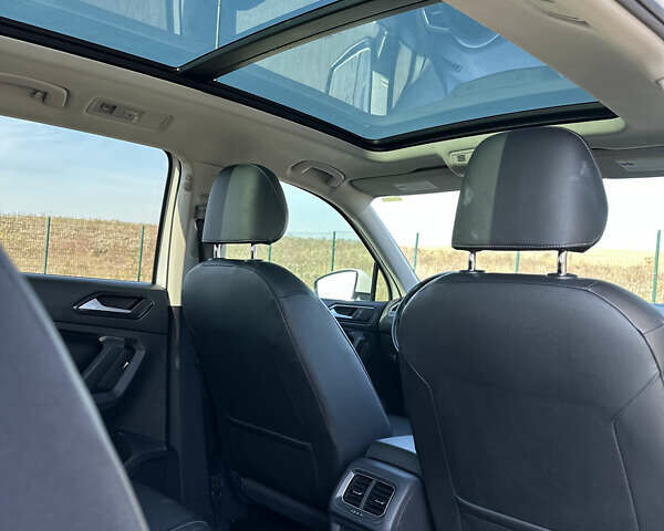 Белый Фольксваген Тигуан, объемом двигателя 2 л и пробегом 192 тыс. км за 17200 $, фото 67 на Automoto.ua