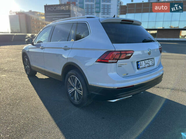 Белый Фольксваген Тигуан, объемом двигателя 2 л и пробегом 84 тыс. км за 22700 $, фото 3 на Automoto.ua