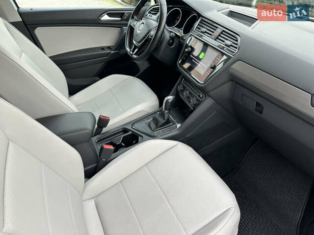 Білий Фольксваген Тігуан, об'ємом двигуна 2 л та пробігом 134 тис. км за 18500 $, фото 27 на Automoto.ua