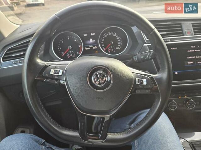 Белый Фольксваген Тигуан, объемом двигателя 2 л и пробегом 102 тыс. км за 25500 $, фото 7 на Automoto.ua