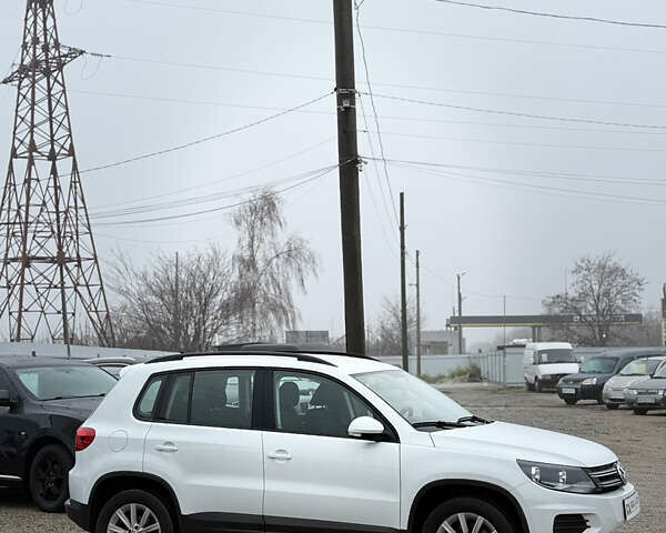 Белый Фольксваген Тигуан, объемом двигателя 2 л и пробегом 110 тыс. км за 14998 $, фото 5 на Automoto.ua