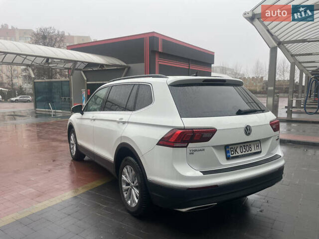 Белый Фольксваген Тигуан, объемом двигателя 1.98 л и пробегом 129 тыс. км за 17950 $, фото 7 на Automoto.ua