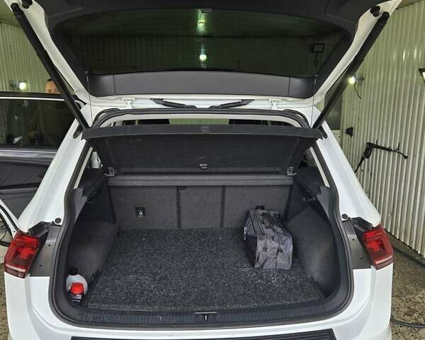 Белый Фольксваген Тигуан, объемом двигателя 2 л и пробегом 102 тыс. км за 25500 $, фото 8 на Automoto.ua