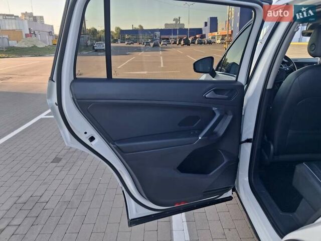 Білий Фольксваген Тігуан, об'ємом двигуна 2 л та пробігом 120 тис. км за 23400 $, фото 12 на Automoto.ua