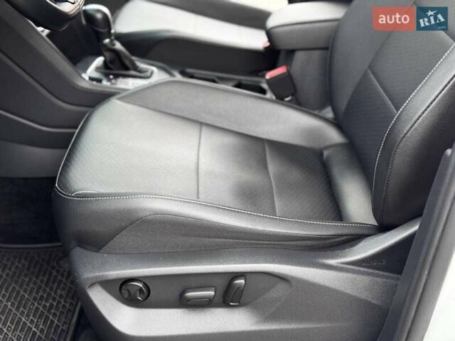 Белый Фольксваген Тигуан, объемом двигателя 2 л и пробегом 135 тыс. км за 21500 $, фото 23 на Automoto.ua