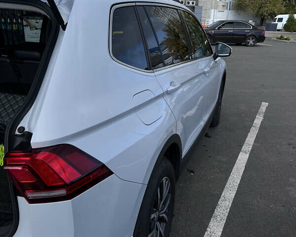 Білий Фольксваген Тігуан, об'ємом двигуна 1.98 л та пробігом 108 тис. км за 21000 $, фото 6 на Automoto.ua