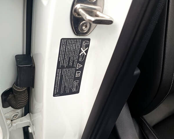 Білий Фольксваген Тігуан, об'ємом двигуна 2 л та пробігом 145 тис. км за 23600 $, фото 30 на Automoto.ua