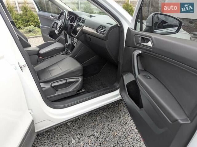 Белый Фольксваген Тигуан, объемом двигателя 2 л и пробегом 160 тыс. км за 18300 $, фото 10 на Automoto.ua