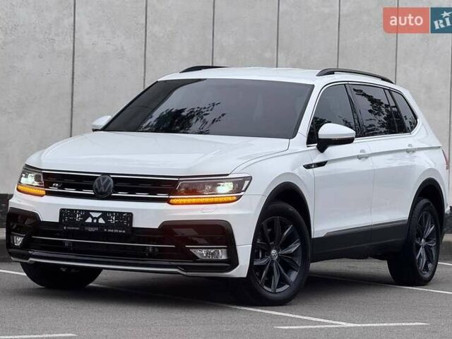Белый Фольксваген Тигуан, объемом двигателя 2 л и пробегом 135 тыс. км за 21500 $, фото 2 на Automoto.ua