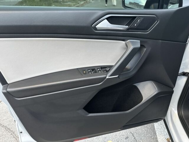 Белый Фольксваген Тигуан, объемом двигателя 2 л и пробегом 121 тыс. км за 22600 $, фото 13 на Automoto.ua